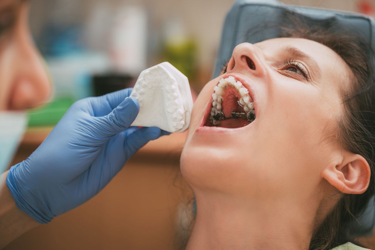 Jak odbudować zniszczone zęby?