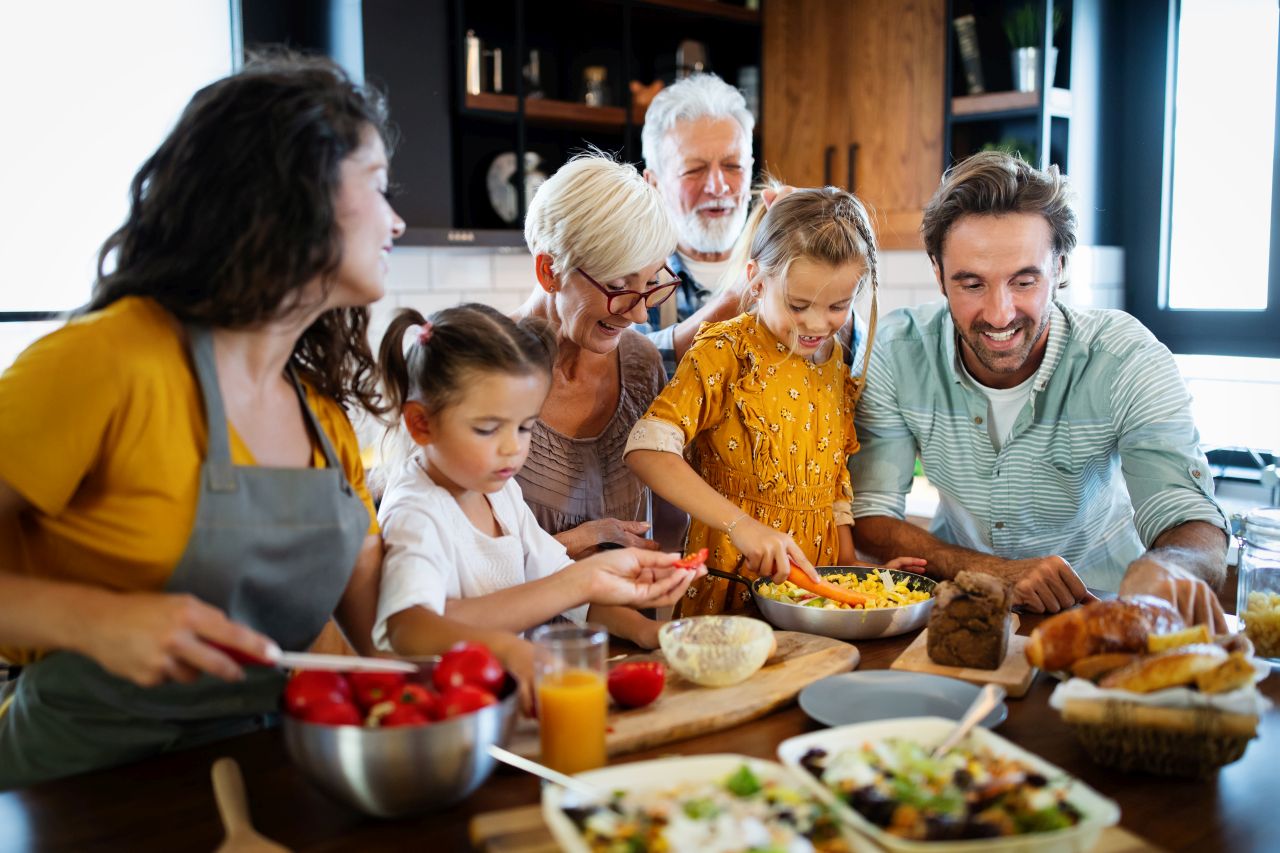 Jak zaoszczędzić na przygotowaniu zdrowych posiłków dla całej rodziny?