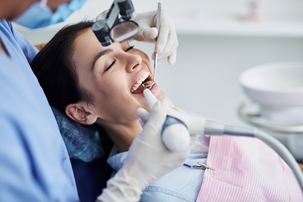 Jak często poddawać się zabiegom higienizacji zębów?
