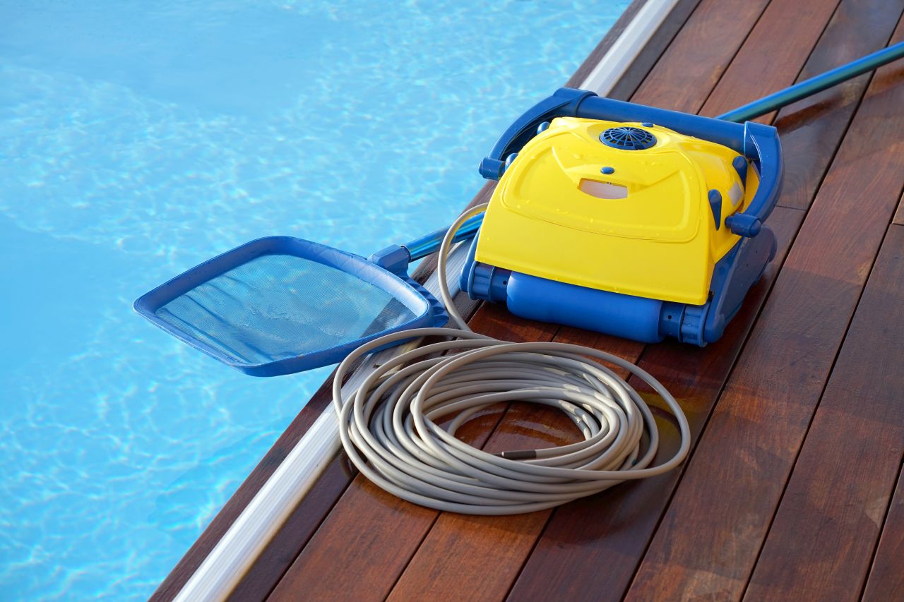 Jaki sprzęt nadaje się do czyszczenia basenu?